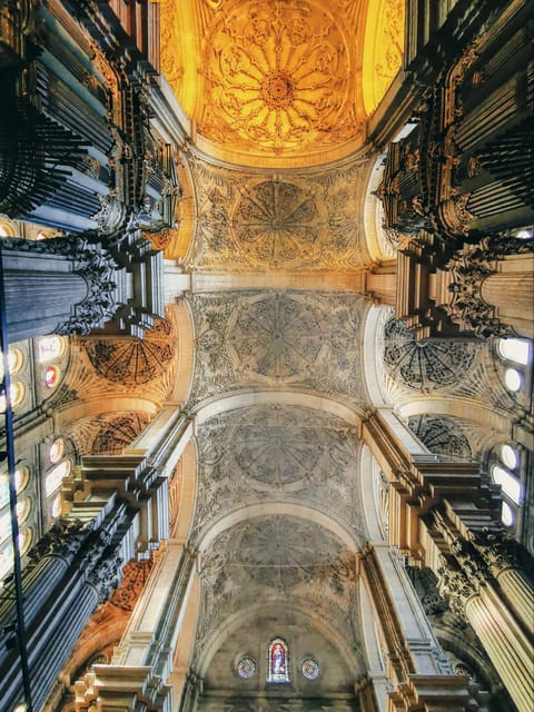 Málaga: 3-Hour Complete Walking Tour with Tickets - Pacing, ear pieces, and the reality of walking groups
