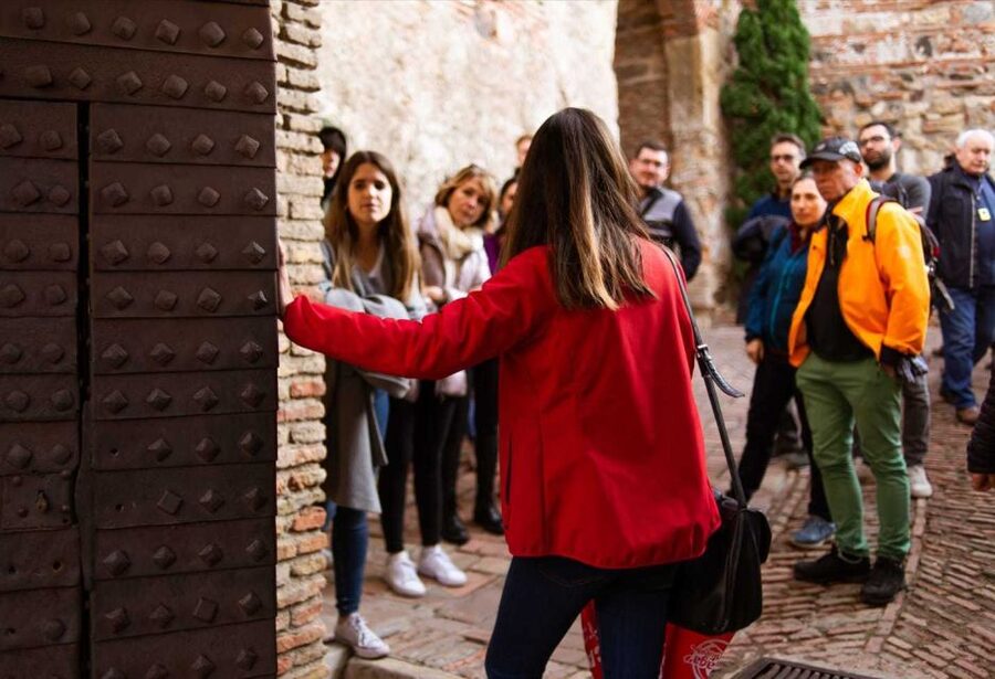Málaga: Alcazaba and Roman Theatre Guided Tour With Entry - Alcazaba, the fortress palace where the stories live