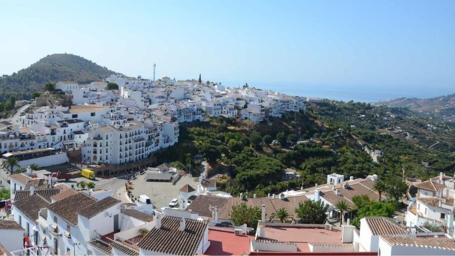 Malaga: Frigiliana & Nerja Tour with Local Product Tastings - Should you book this Malaga to Nerja and Frigiliana day trip?