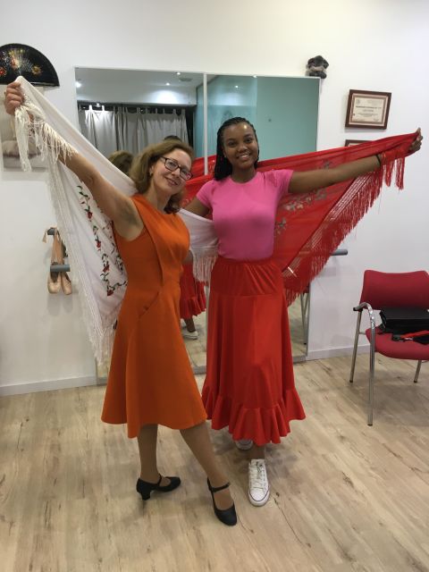 Málaga: Learn to dance flamenco rumba in 45 minutes - What to wear and bring so you are comfortable the whole time