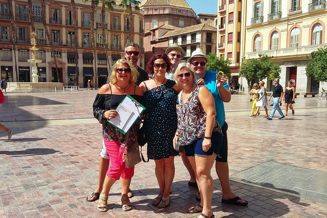 Málaga: Private Sightseeing Treasure Hunt - The treasure kit briefing, your game controls for the day