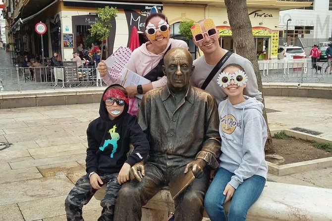 Málaga: Private Sightseeing Treasure Hunt - Picasso everywhere, two museums plus an easy snack break