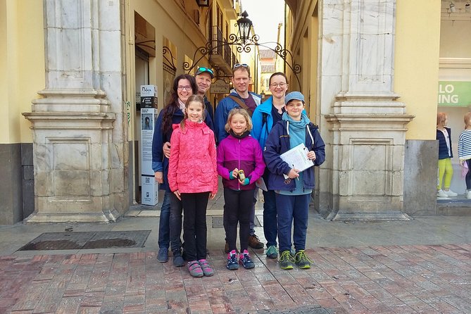 Málaga: Private Sightseeing Treasure Hunt - Santa Ana and Málaga Cathedral, closing the loop on old-town landmarks