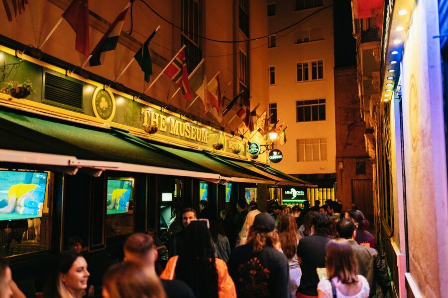Malaga: Pubs and Clubs Crawl - Stop by Stop: How the Four Stops Feel in Real Life