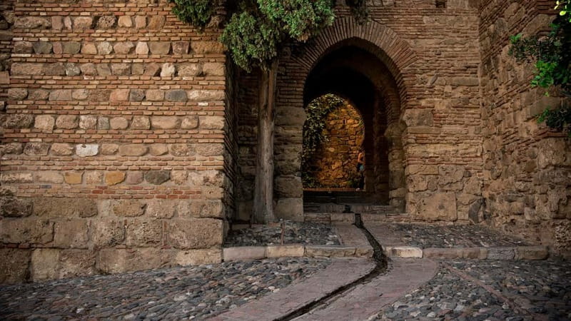 Málaga: Roman Theatre and Alcazaba Guided Tour - Meeting at Pirámide de Cristal, then heading uphill with purpose