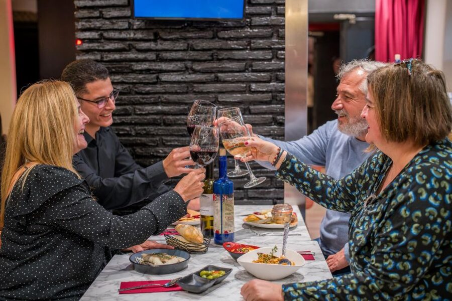Malaga: Show and Food at Alegría Flamenco and Restaurant - How Service Works So You Do Not Feel Rushed or Lost