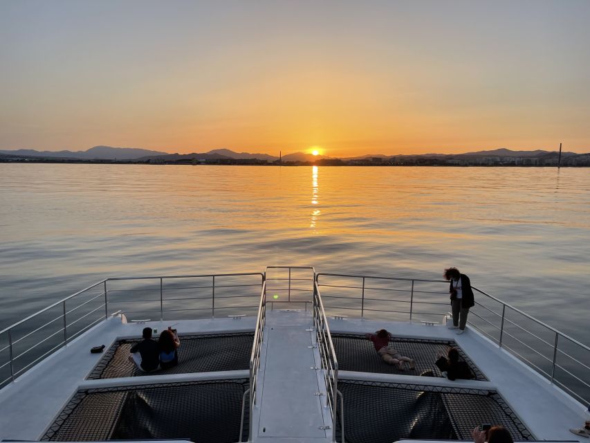 Málaga: Sunset Catamaran Trip - Sunset sailing from Málaga’s port: what this trip feels like