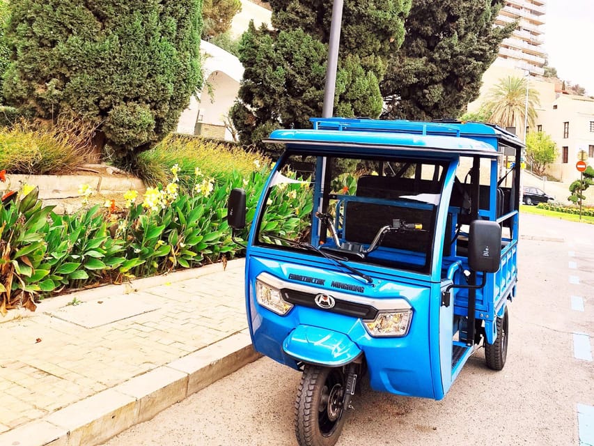 Malaga: Tuk tuk tour - Ending near Muelle Uno for an easy wrap-up