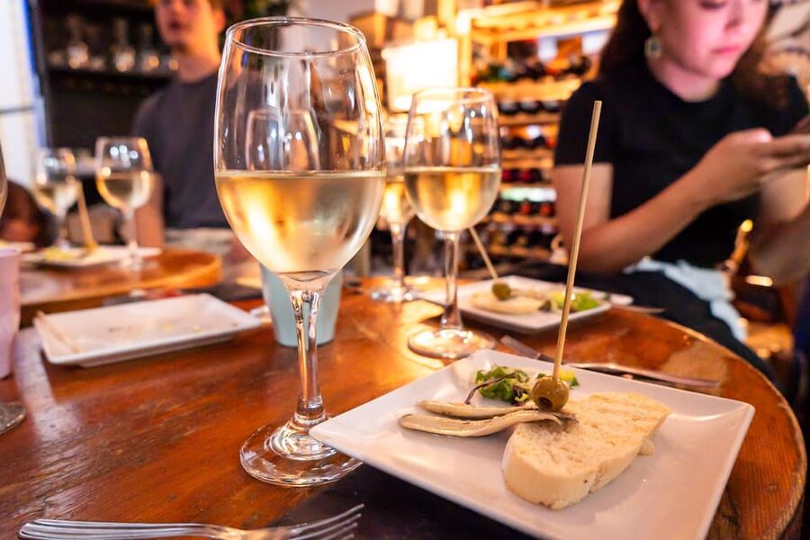 Malaga: Wine and Tapas Tour with Tastings and Drinks - Why This Malaga Wine and Tapas Tour Feels Worth It