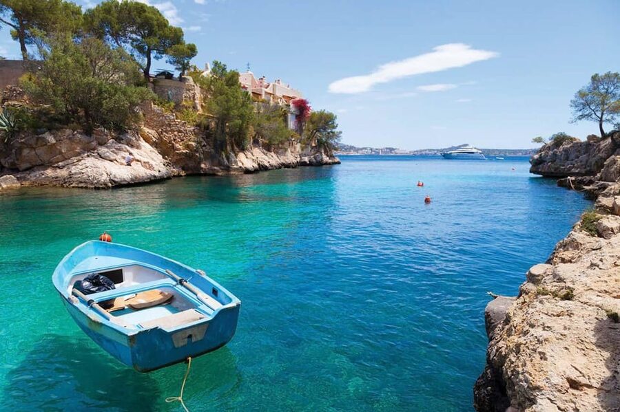 Mallorca: 2-Hour Coastline & Malgrat Islands Catamaran Tour - Key things that make this catamaran worth your time
