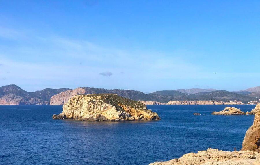 Mallorca: 2-Hour Coastline & Malgrat Islands Catamaran Tour - Setting sail from Santa Ponsa and sliding past Paguera, Camp de Mar, and more