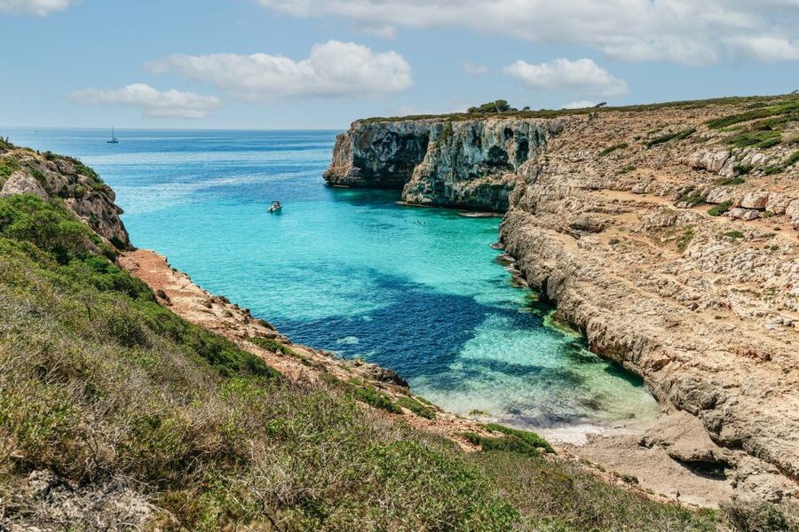 Mallorca: Cova des Coloms Caving Trip with Hotel Transfer - The 40-minute coastal walk: where your comfort starts