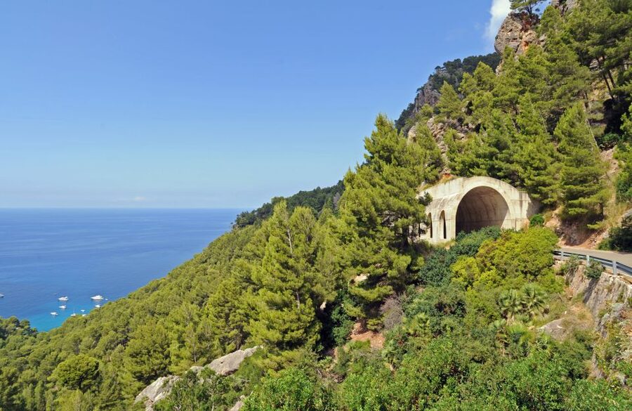 Mallorca: Formula Car Tour - First stop at the Island of Malgratz, then into Palma’s center of gravity