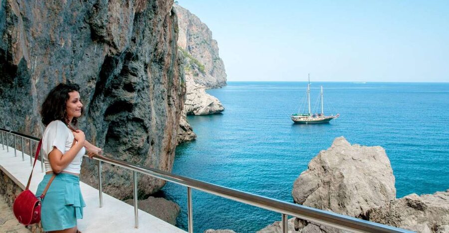 Mallorca: Scenic Full-Day Tour from the North - Coach Through the Serra de Tramuntana: Best Views From Seat Height