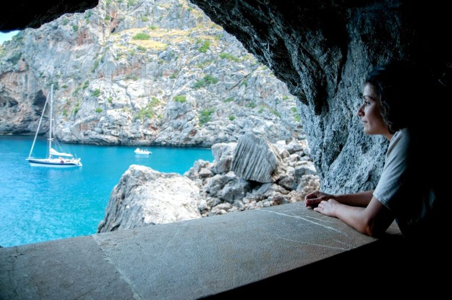 Mallorca: Scenic Full-Day Tour from the North - West Coast Boat Time: Celebrity Villas and Real Coastal Scale