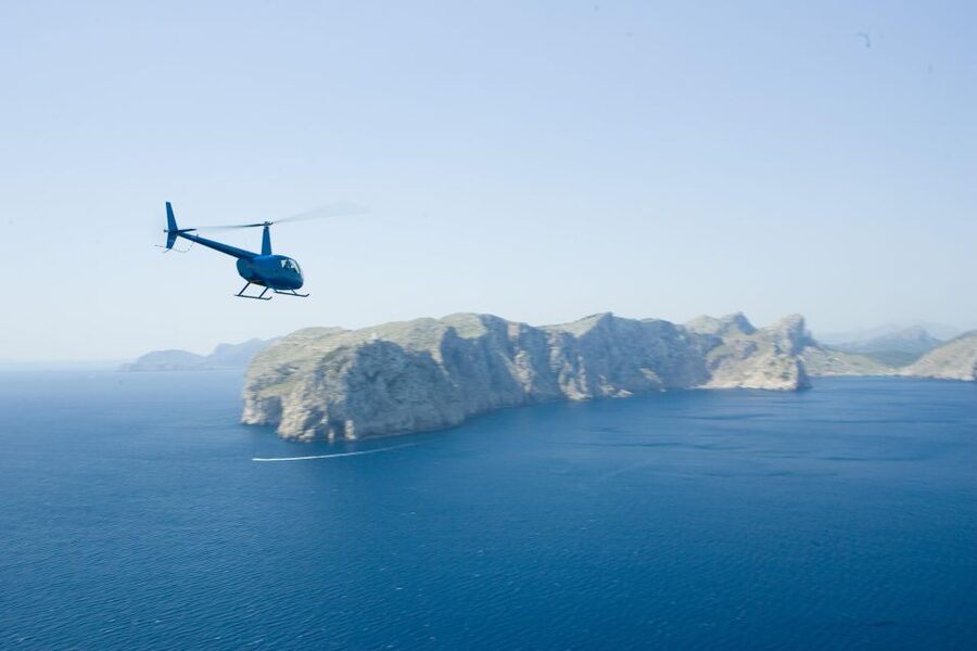 Mallorca: Scenic Helicopter Tour Experience - Helicopter comfort, nerves, and what to expect on approach and landing