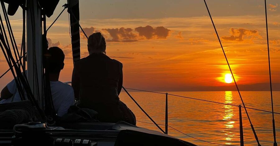Marbella: Sunset Sailing Trip with Drinks and Snacks - Boarding at Puerto Banús: your easy start to a picture-perfect evening