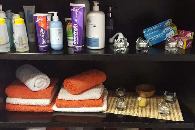 Masaje del Peregrino - Neutral Creams and Recovery-Forward Oil-Free Setup