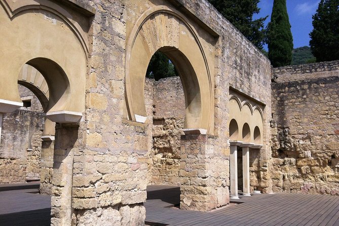 Medina Azahara Guided Tour - Getting there: bus-included option vs. free parking
