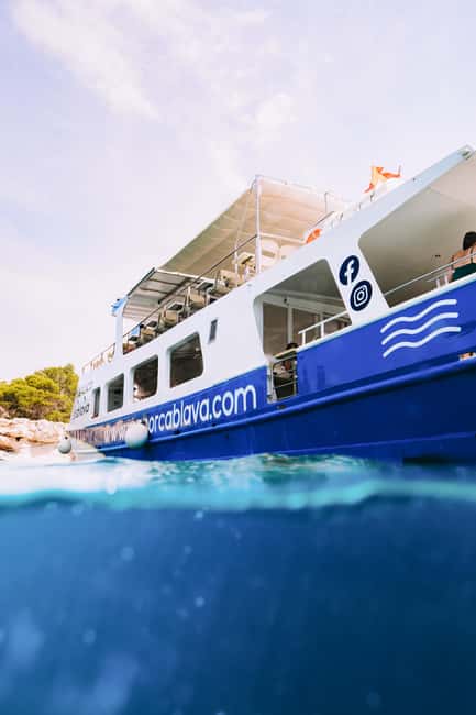 Menorca: Coves and Beaches Boat Trip w/ optional Paella - Lunch onboard on the full-day cruise: chicken and seafood paella