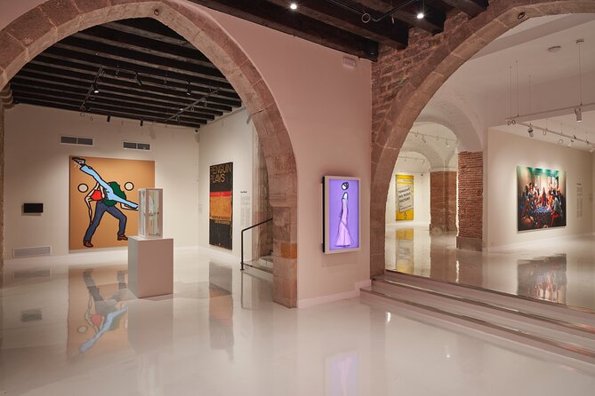 Moco Museum Barcelona Admission Ticket - Using the optional audio guide in English