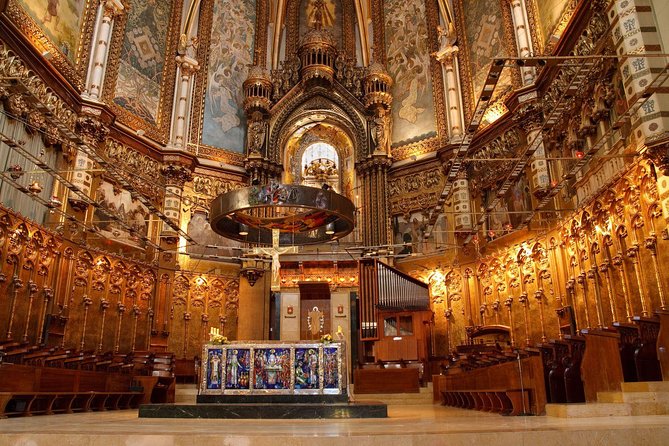 Montserrat: Cog-Wheel, Basilica, Black Madonna & Licor Tasting - Cremallera de Montserrat: the 15-minute view generator