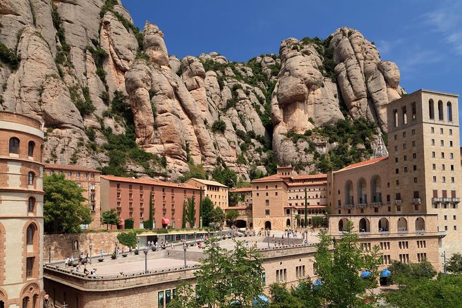 Montserrat: Cog-Wheel, Basilica, Black Madonna & Licor Tasting - Inside the Abbey: Basilica, Throne of the Virgin, and what the audiovisual adds