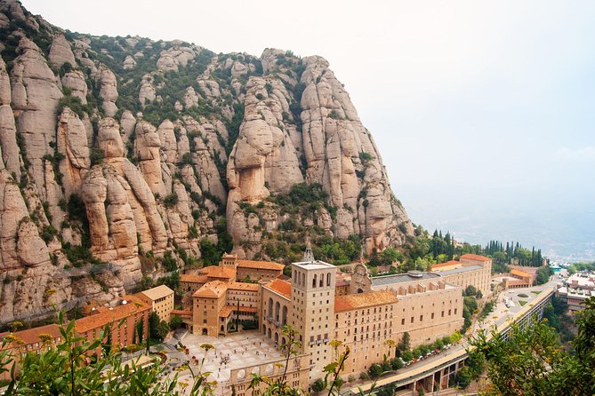 Montserrat: Cog-Wheel, Basilica, Black Madonna & Licor Tasting - Basilica time and free wandering: how to not lose the best parts