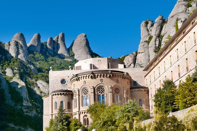 Montserrat: Cog-Wheel, Basilica, Black Madonna & Licor Tasting - Pacing, group size, and transport: the good and the not-so-great