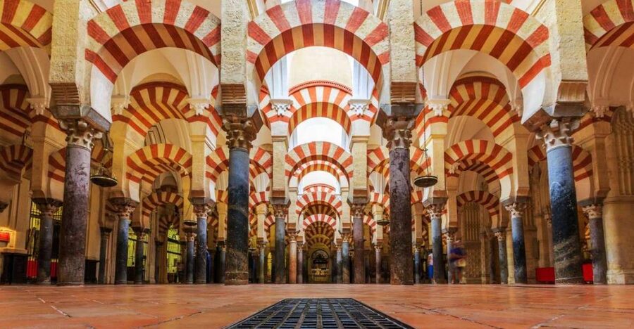 Mosque-Cathedral of Córdoba Guided Tour with Tickets - First stop inside: learning to see the columns and double arches