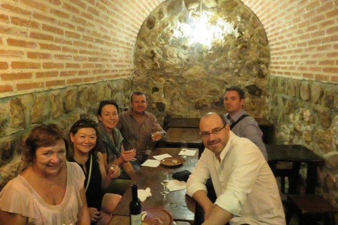 Old Madrid Tapas and Fine Wine Small Group Tour - The Guide Factor: How You Get a Better Evening