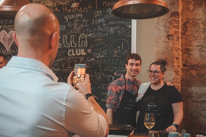 Paella Experience and Bottomless Wine in Barcelona - Welcome cava, a quick ingredient game plan, then straight to cooking