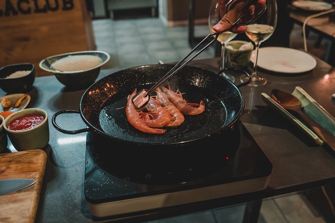 Paella Experience and Bottomless Wine in Barcelona - Vegetarian and vegan options: how to plan ahead