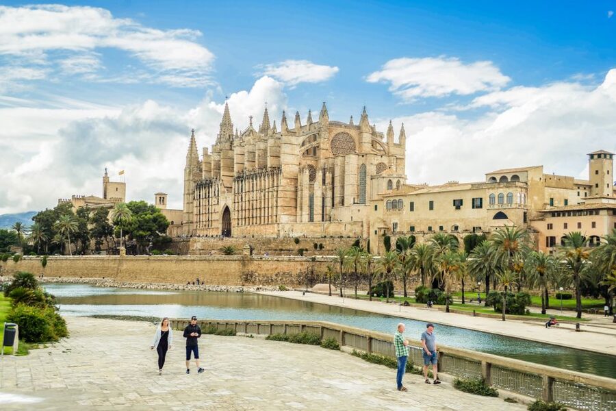 Palma: Cathedral of Mallorca Skip-the-Line Entry Ticket - La Seu Cathedral in Palma, the “icon” part is real