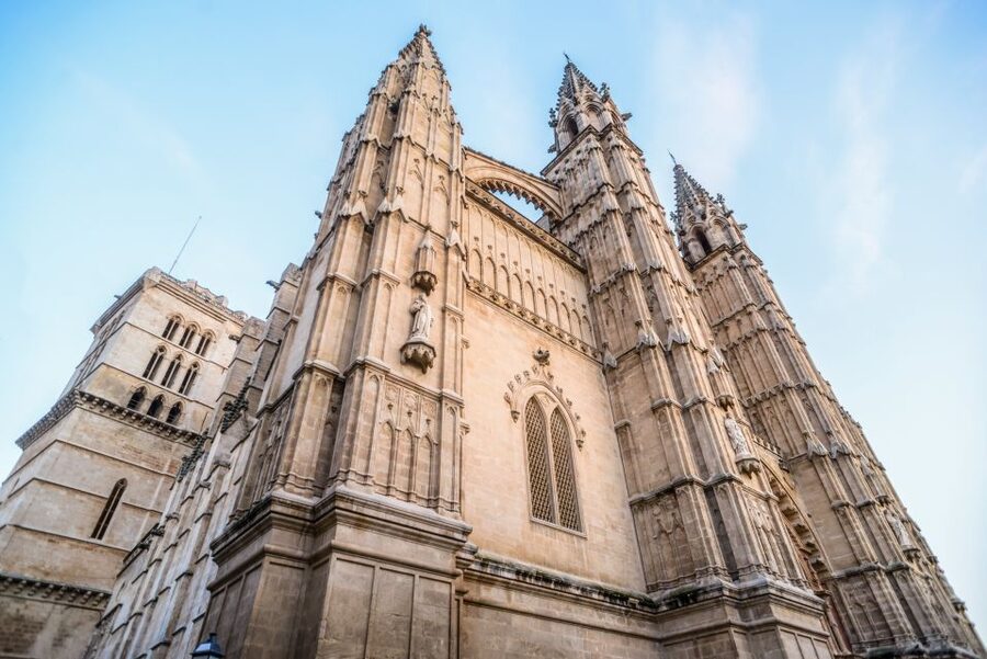 Palma: Cathedral of Mallorca Skip-the-Line Entry Ticket - What you’ll see inside: rose window, 3 naves, and the Trinidad Chapel