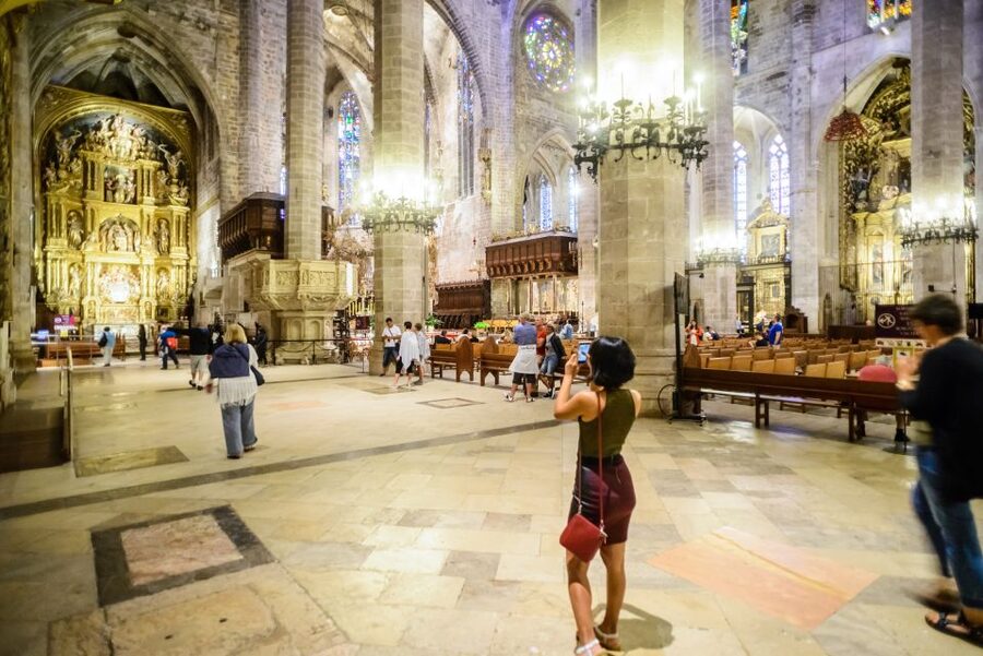 Palma: Cathedral of Mallorca Skip-the-Line Entry Ticket - Miquel Barceló in the Santísimo Chapel, modern art in a sacred room