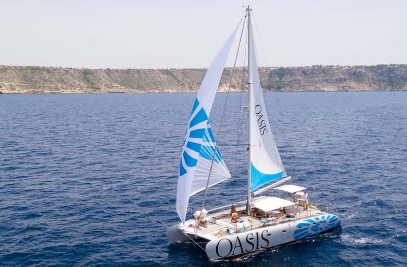 Palma de Mallorca: Deluxe Catamaran Sailing Tour with Meal - Stepping onto the Oasis: what deluxe actually means on this sail