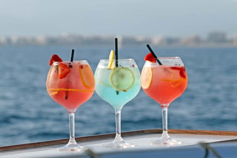 Palma de Mallorca: Deluxe Catamaran Sailing Tour with Meal - Onboard comfort and space: why the 36-person limit changes your day
