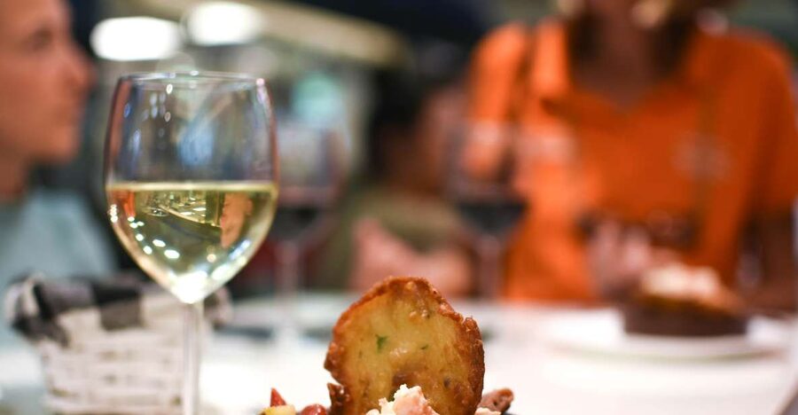 Palma de Mallorca: Foodie Walking Tour of the Old Town - The ensaimada finale at an old ice cream parlor