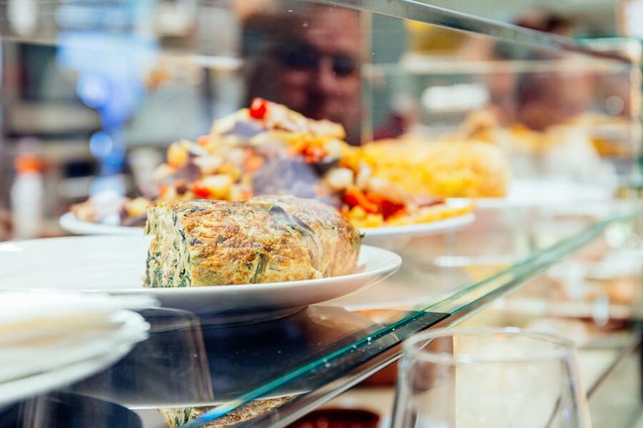 Palma de Mallorca: Foodie Walking Tour of the Old Town - Guide energy, language, and what to do if communication is tough