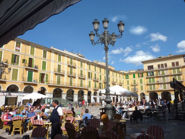 Palma de Mallorca: Guided Tour of the Old Town - Es Baluard Area, Plaça Cort, and the Market Hall Moment
