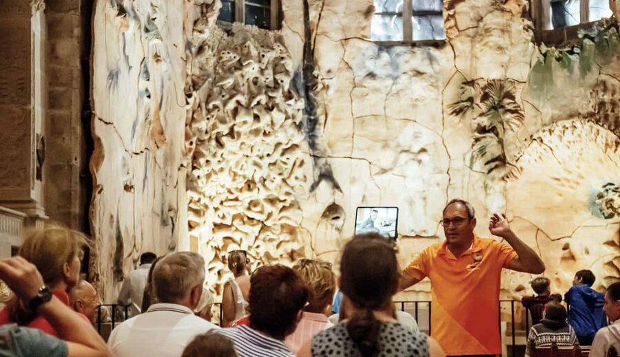 Palma de Mallorca: Old Town and Cathedral Tour - Inside Palma Cathedral: the 45-minute main chapel loop