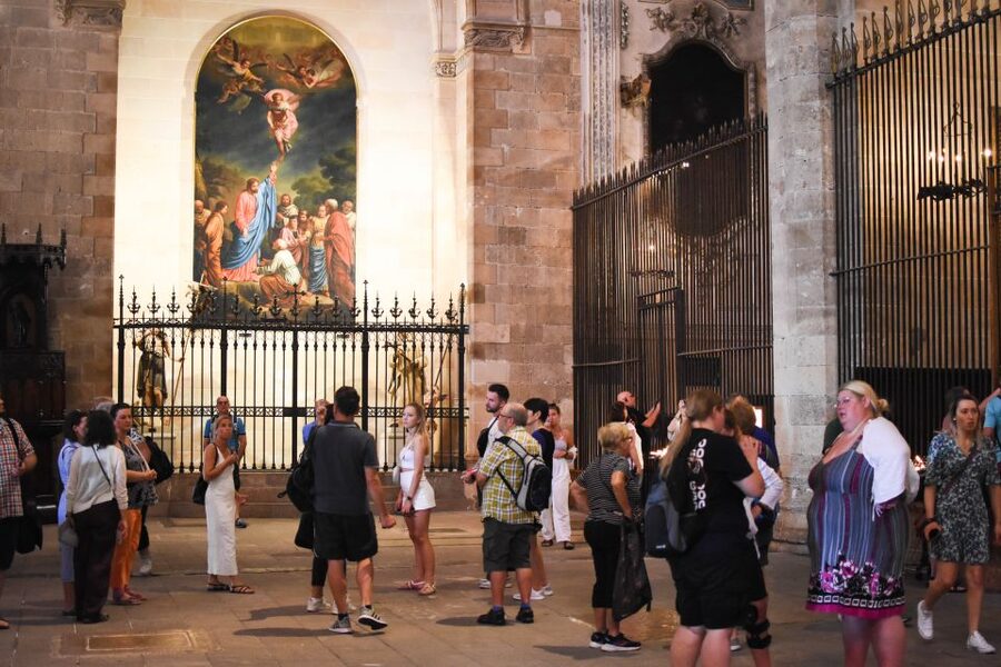 Palma de Mallorca: Old Town and Cathedral Tour - Timing strategy: choosing 11:30 versus 13:30