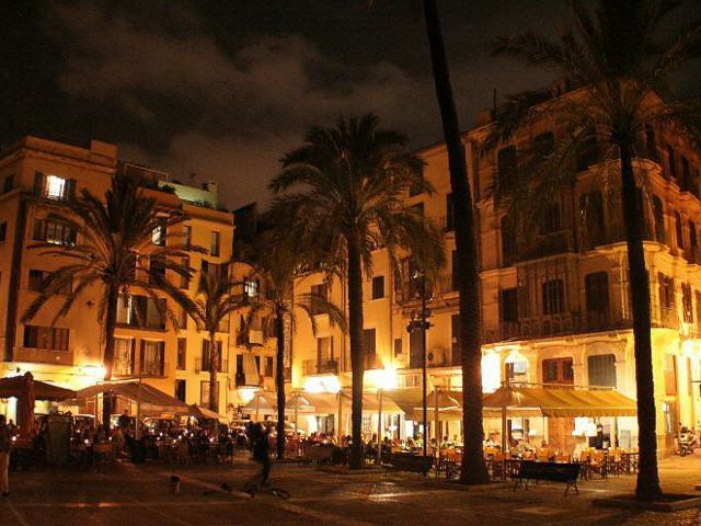 Palma de Mallorca: Old Town Atmospheric Evening Tour - The Tapas Bar Finale: Optional Order, Reserved Seats, Shared Billing