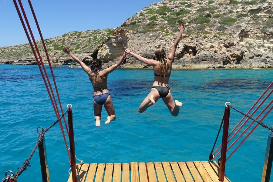 Palma de Mallorca: Palma Bay Boat Tour with Snorkeling - Key Reasons to Go