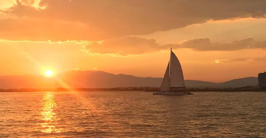 Palma de Mallorca: Sunset Sailing Catamaran Trip with Drink - The drink and snack deal: simple, included, and usually enough