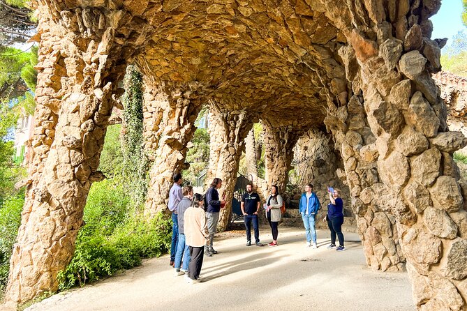 Park Guell and Sagrada Familia Tour with Skip the Line Tickets - The guide matters more than you think, and the reviews back it up