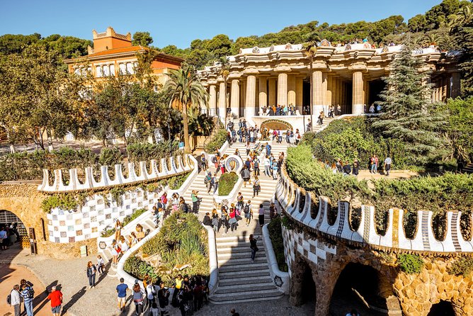 Park Guell Guided Tour with Skip the Line Tickets - Carmel Hill and Gaudí’s setup: why this park feels like a viewpoint theme park
