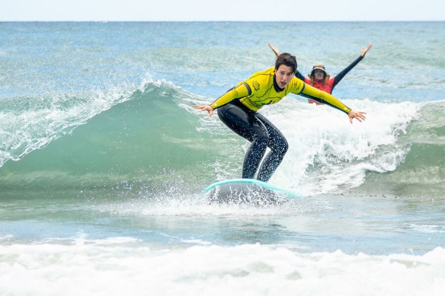 Playa del Inglés Maspalomas: High Quality Surf Classes - In the water with small groups, coaching that helps you catch waves