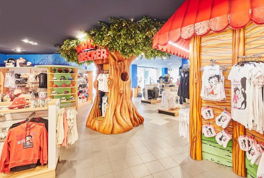 PortAventura and Ferrari Land: Full-Day Trip from Barcelona - Shows and entertainment, how to fit 40 daily performances into one day